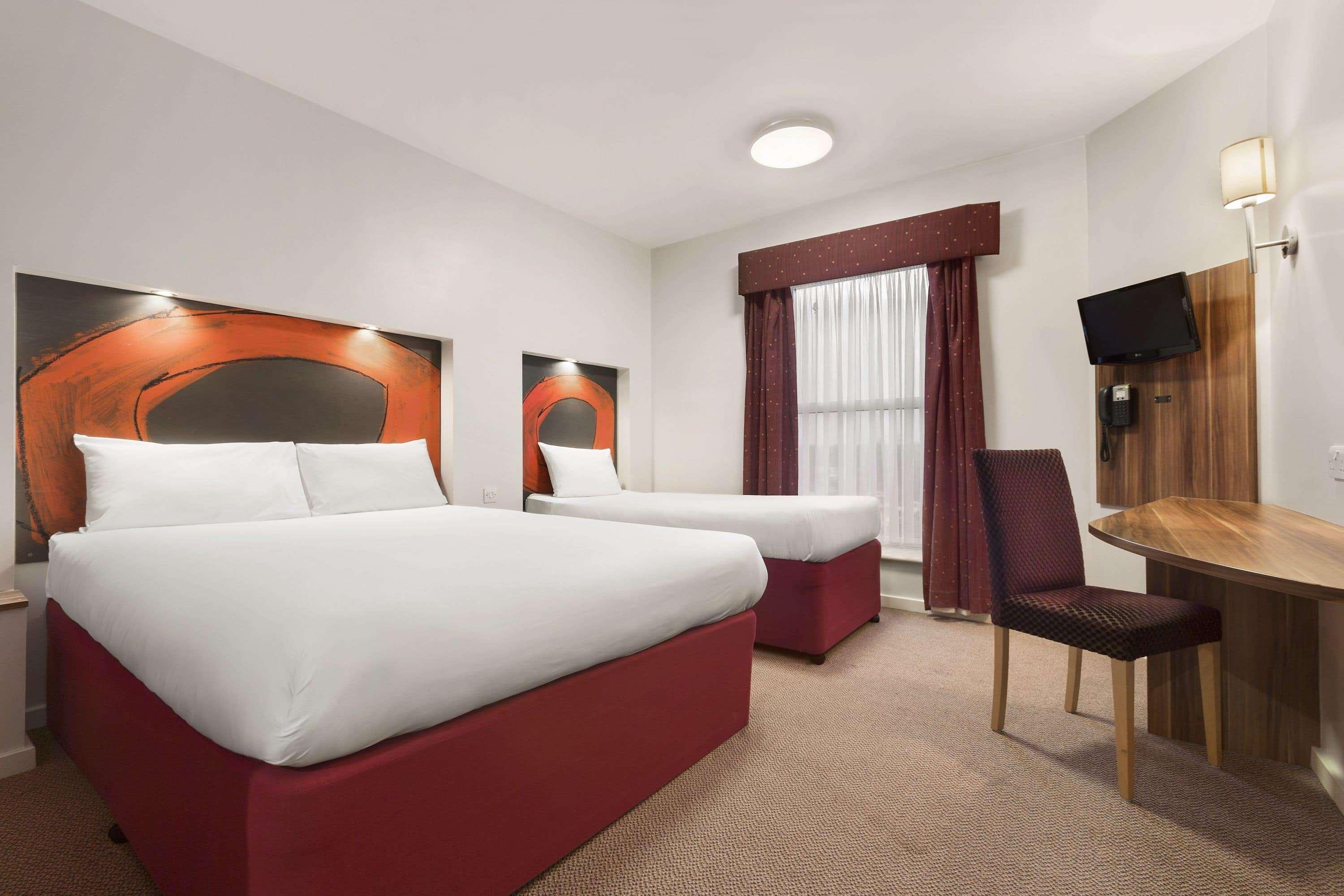 Hotel Ramada London Stansted Airport 4*