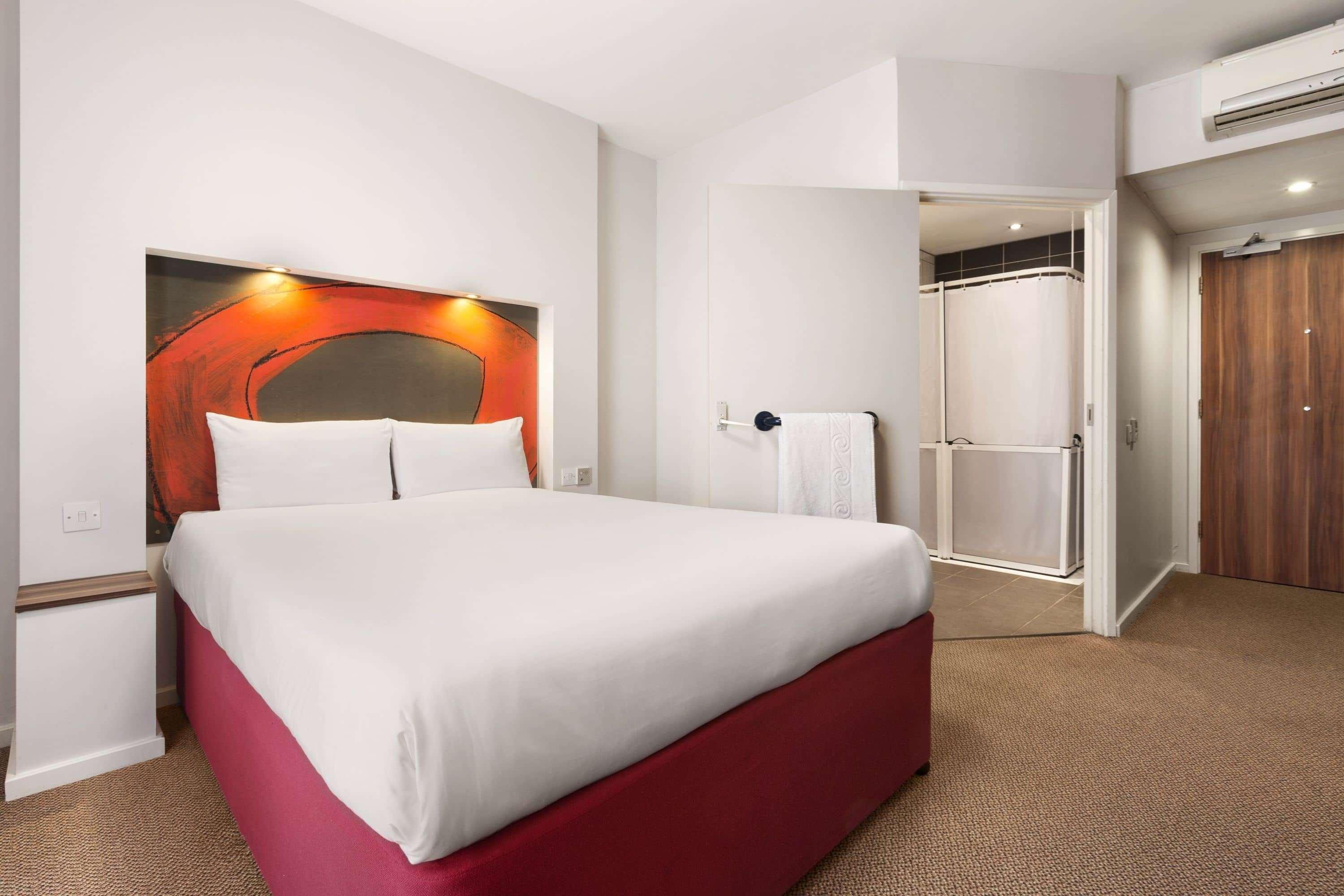 Hotel Ramada London Stansted Airport 4*