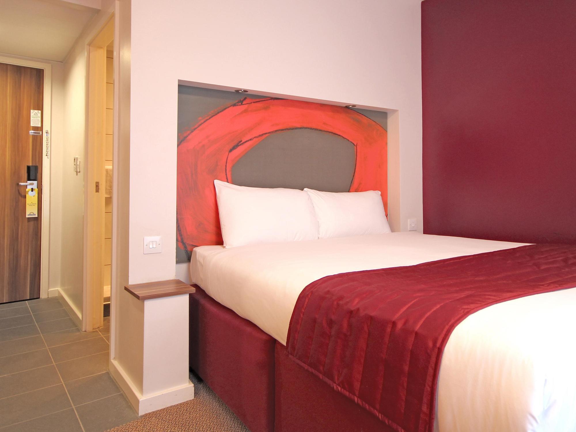 Ramada London Stansted Airport 4*